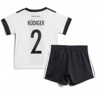 Billiga Tyskland Antonio Rudiger #2 Barnkläder Hemma fotbollskläder till baby VM 2022 Kortärmad (+ Korta byxor)